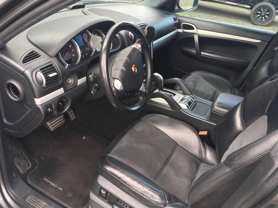2010 Porsche 955/957 Cayenne GTS - Image 14 of 20