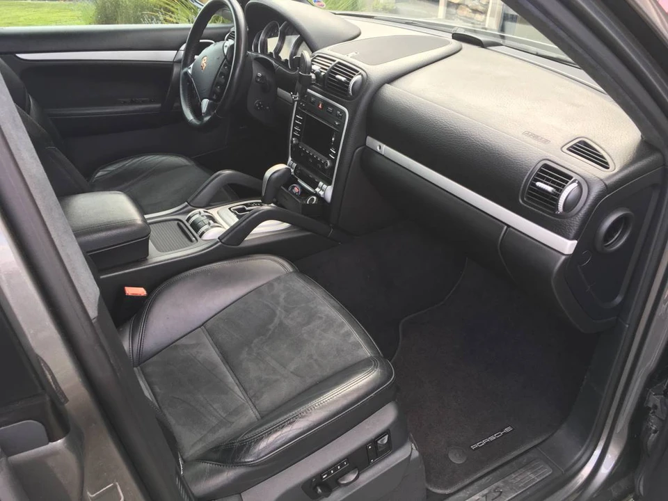 2010 Porsche 955/957 Cayenne GTS - Image 13 of 20