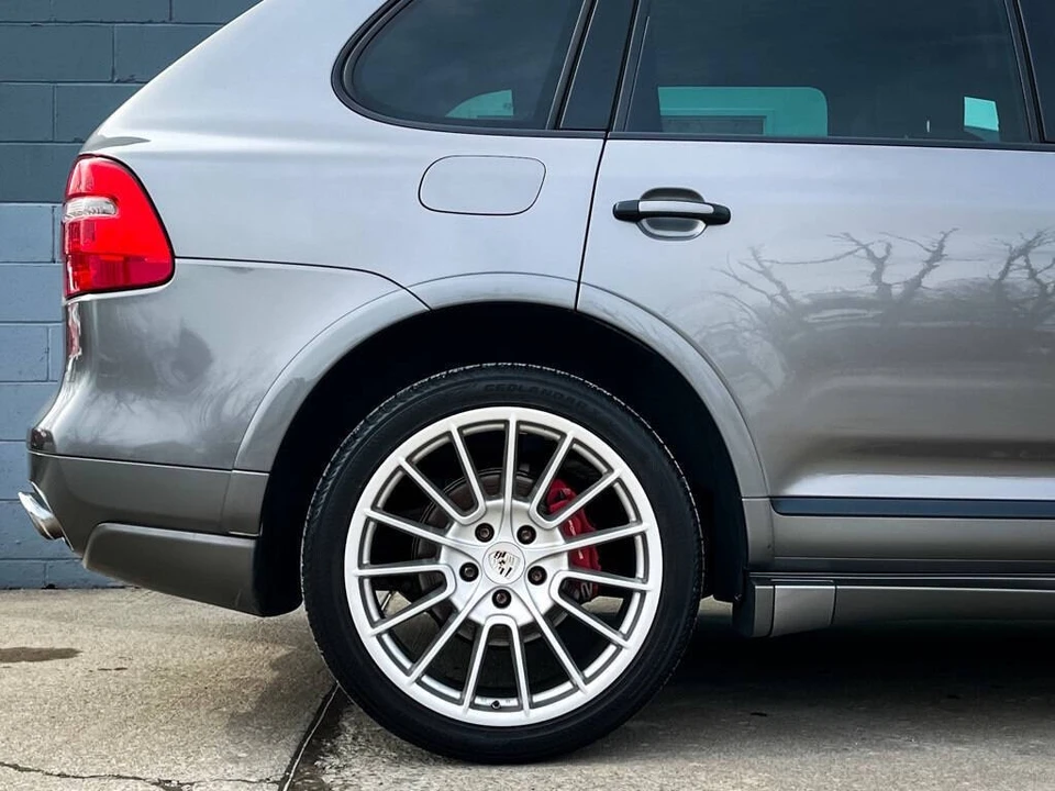 2010 Porsche 955/957 Cayenne GTS - Image 12 of 21
