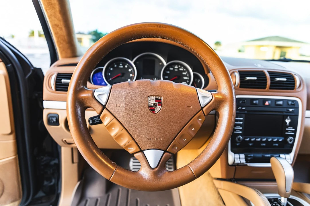 2010 Porsche 955/957 Cayenne GTS - Image 24 of 31