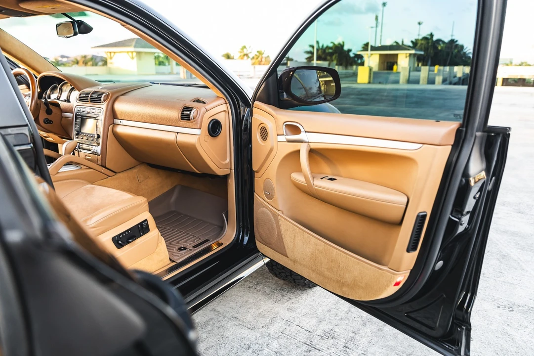 2010 Porsche 955/957 Cayenne GTS - Image 22 of 31