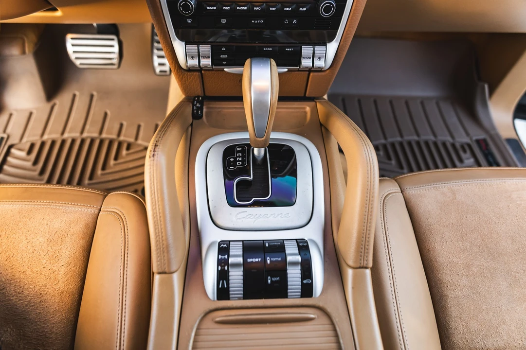 2010 Porsche 955/957 Cayenne GTS - Image 28 of 31