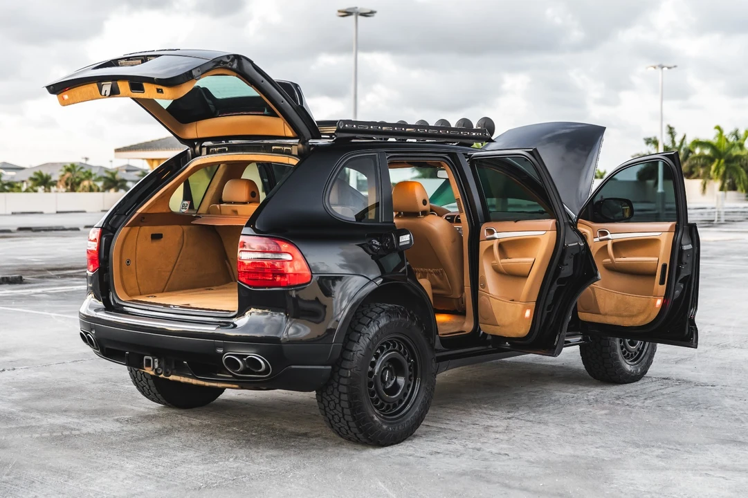 2010 Porsche 955/957 Cayenne GTS - Image 2 of 31