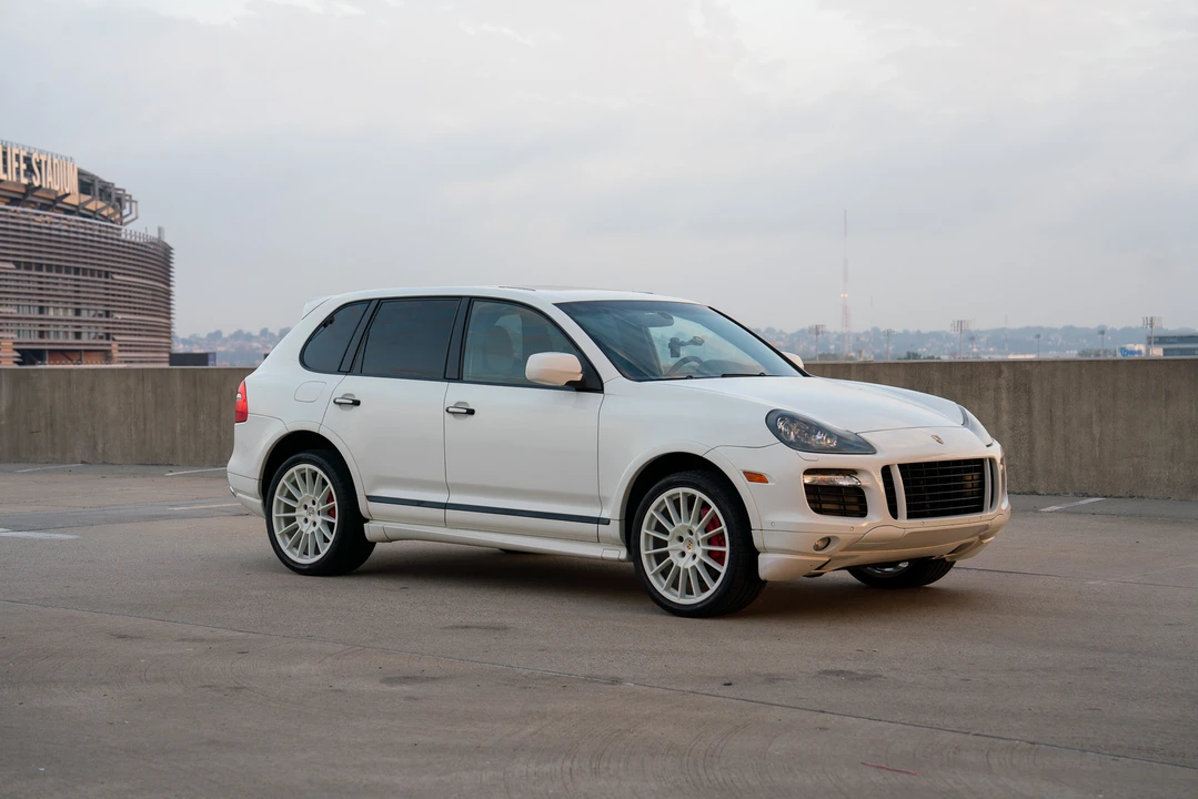 2010 Porsche 955/957 Cayenne GTS - Image 2 of 31
