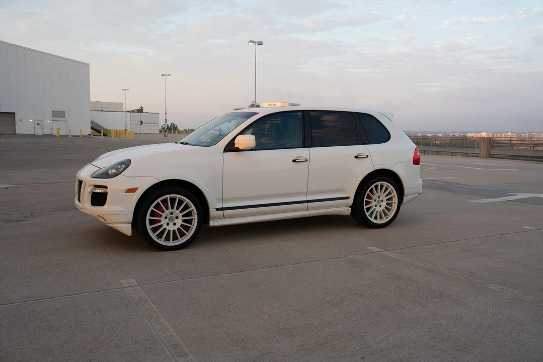 2010 Porsche 955/957 Cayenne GTS - Image 13 of 31