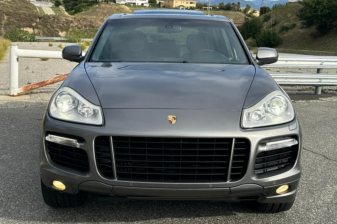 2010 Porsche 955/957 Cayenne GTS - Image 2 of 31