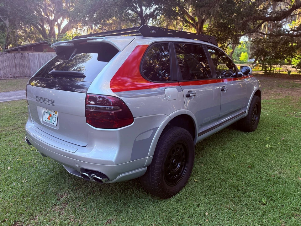 2010 Porsche 955/957 Cayenne GTS - Image 10 of 31
