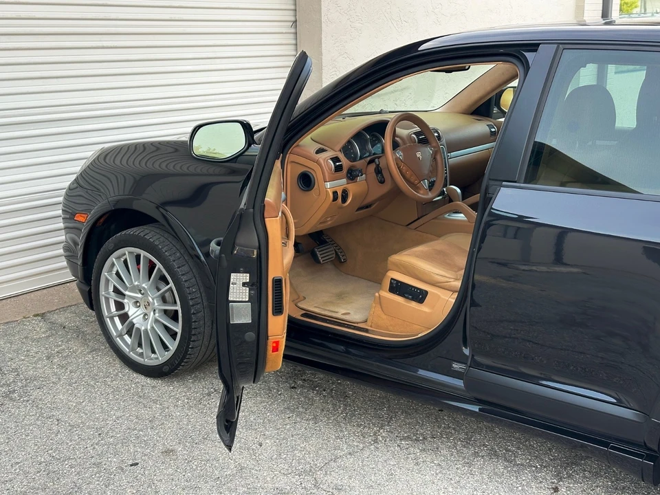 2010 Porsche 955/957 Cayenne GTS - Image 14 of 31