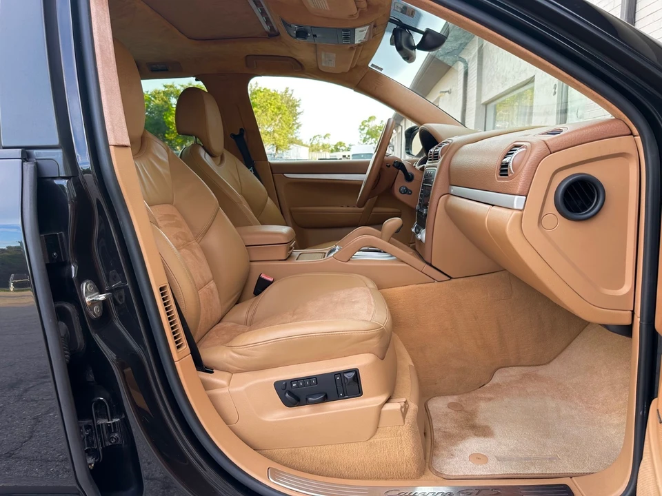 2010 Porsche 955/957 Cayenne GTS - Image 23 of 31