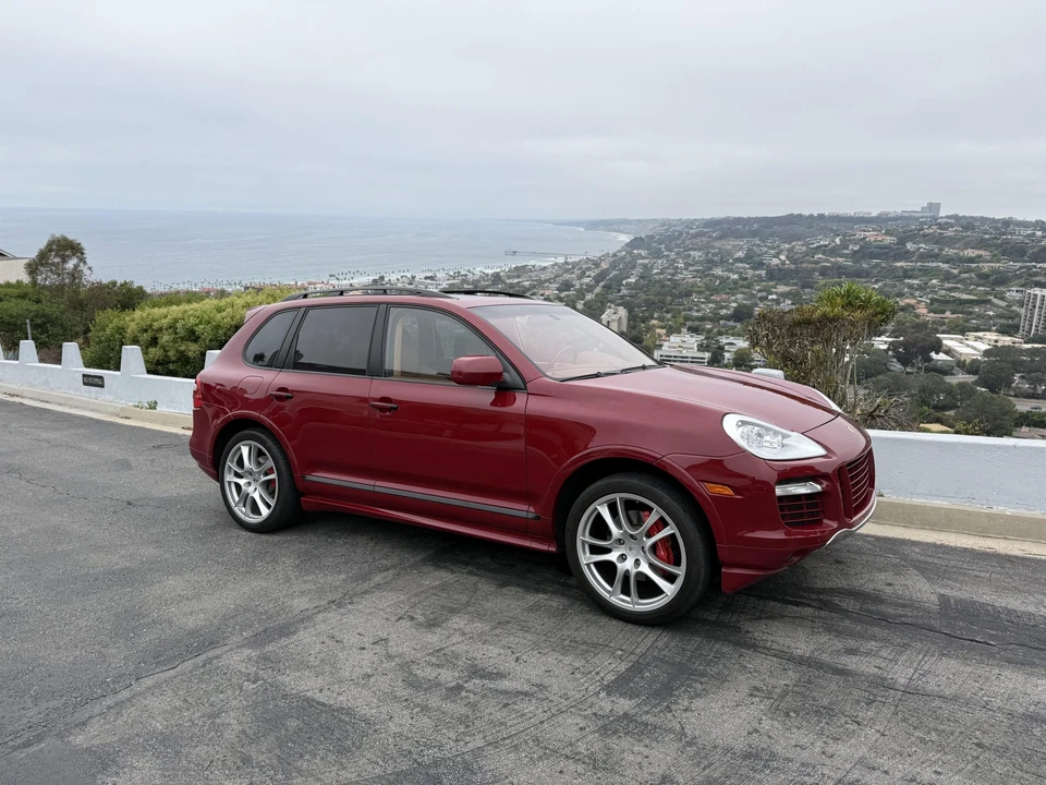 2010 Porsche 955/957 Cayenne GTS - Image 10 of 31