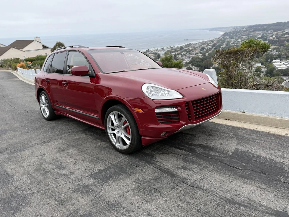 2010 Porsche 955/957 Cayenne GTS - Image 11 of 31