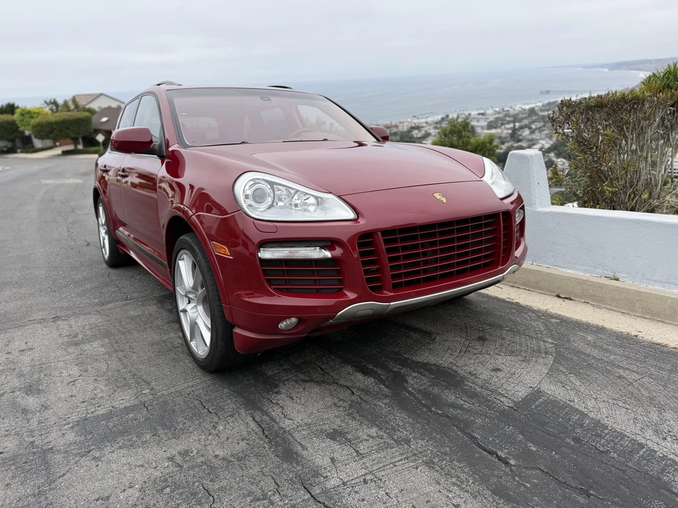 2010 Porsche 955/957 Cayenne GTS - Image 13 of 31