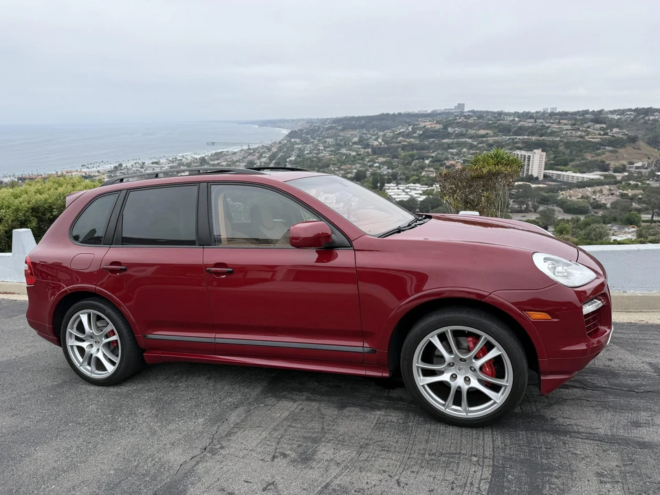 2010 Porsche 955/957 Cayenne GTS - Image 15 of 31