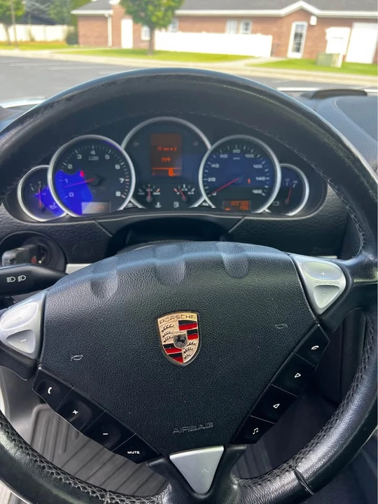 2010 Porsche 955/957 Cayenne S - Image 11 of 17
