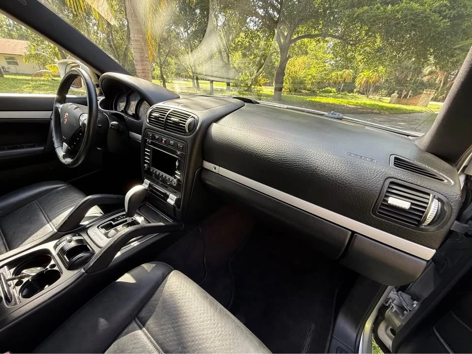 2010 Porsche 955/957 Cayenne S - Image 14 of 20