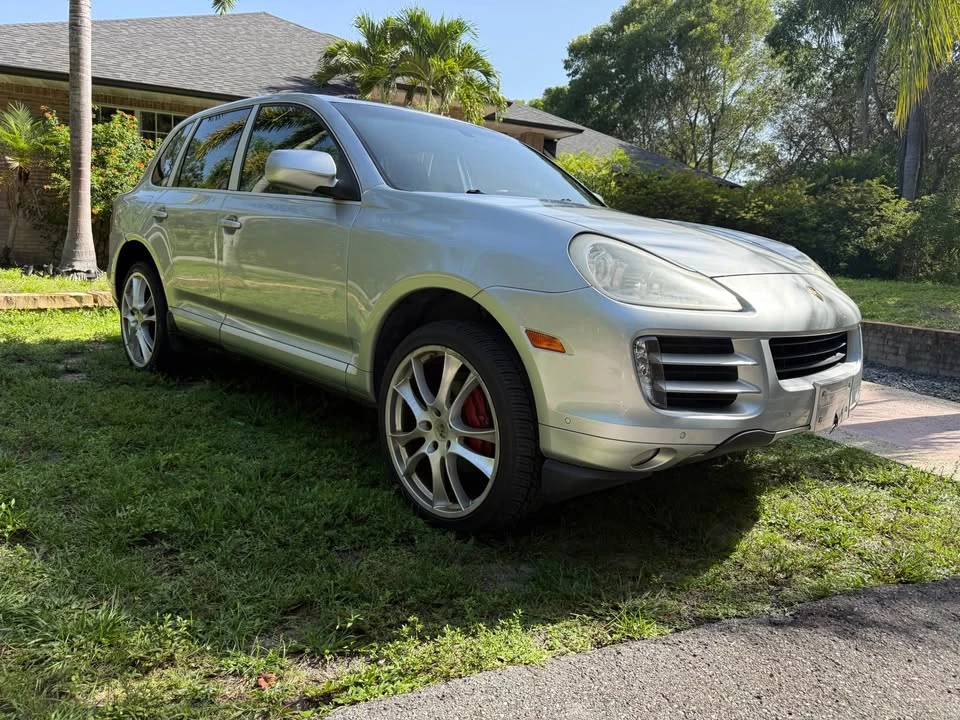 2010 Porsche 955/957 Cayenne S - Image 9 of 20