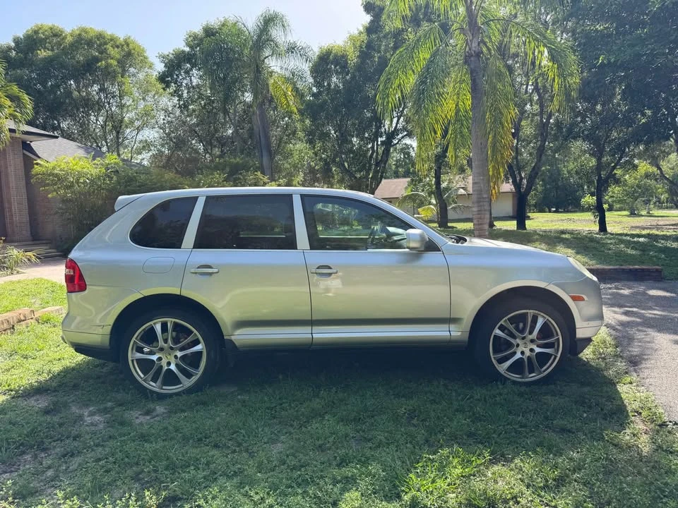 2010 Porsche 955/957 Cayenne S - Image 8 of 20