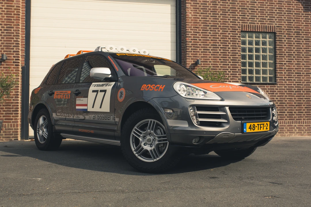 2010 Porsche 955/957 Cayenne S - Image 2 of 31