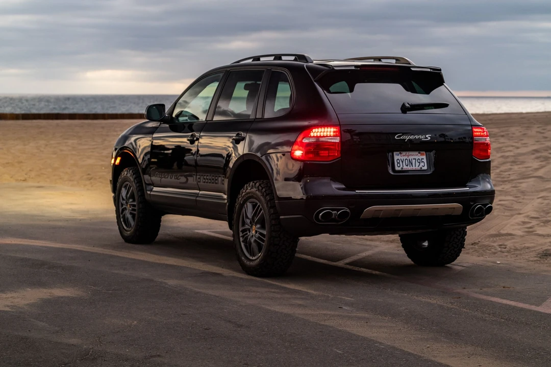 2010 Porsche 955/957 Cayenne S - Image 2 of 9