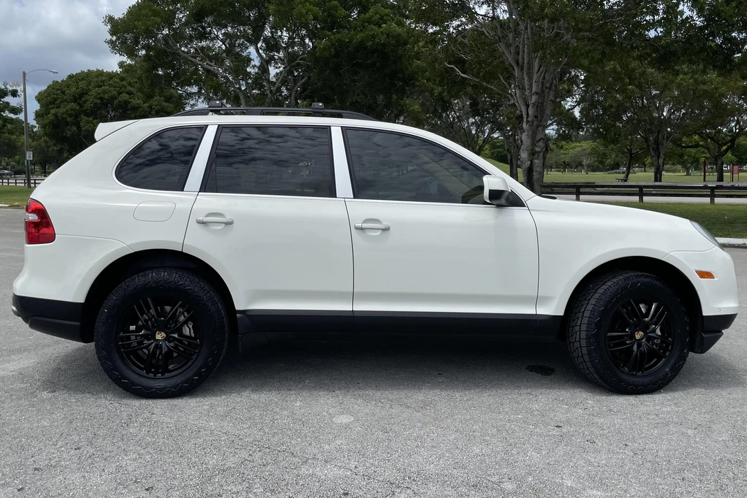2010 Porsche 955/957 Cayenne S - Image 3 of 31
