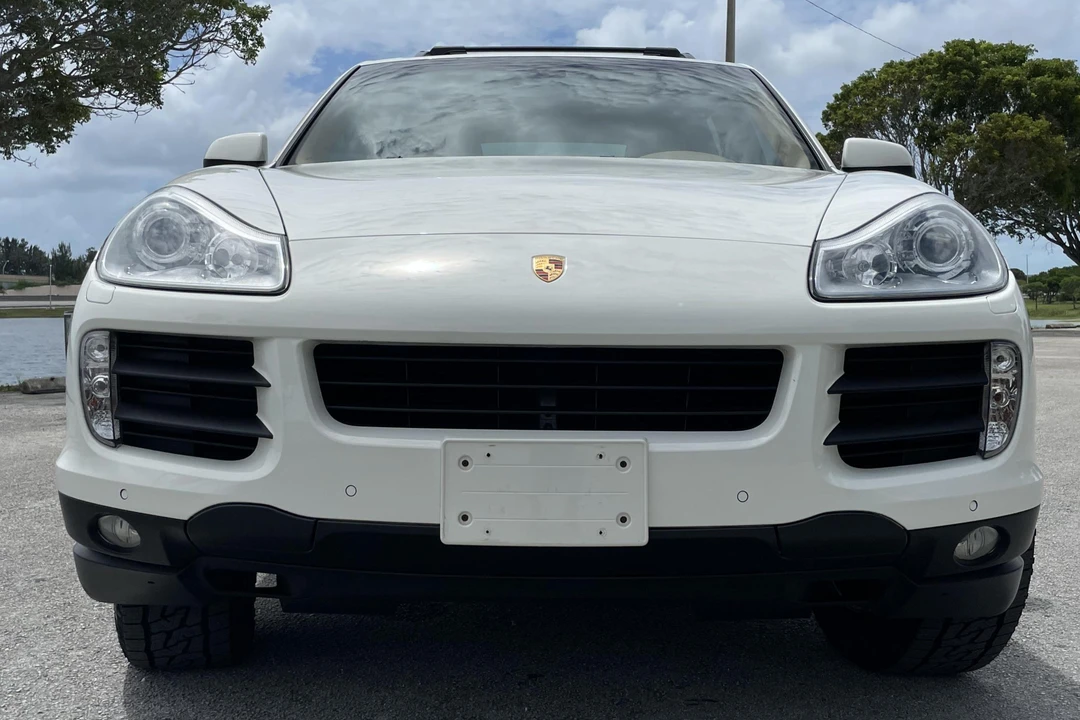 2010 Porsche 955/957 Cayenne S - Image 2 of 31
