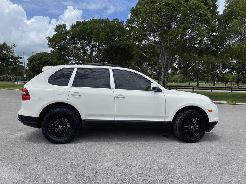 2010 Porsche 955/957 Cayenne S - Image 13 of 31