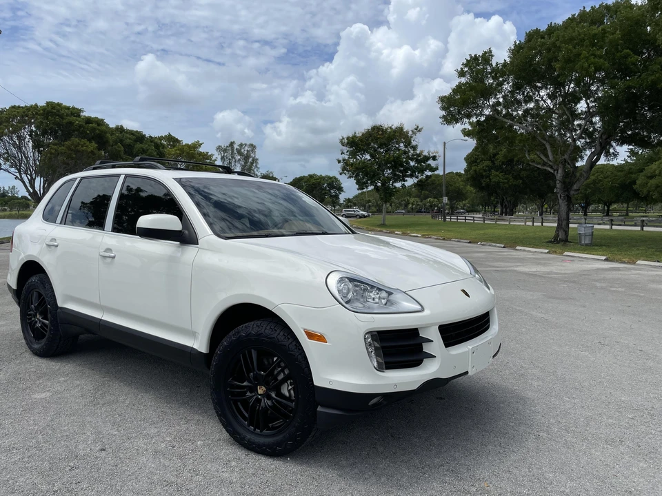 2010 Porsche 955/957 Cayenne S - Image 16 of 31