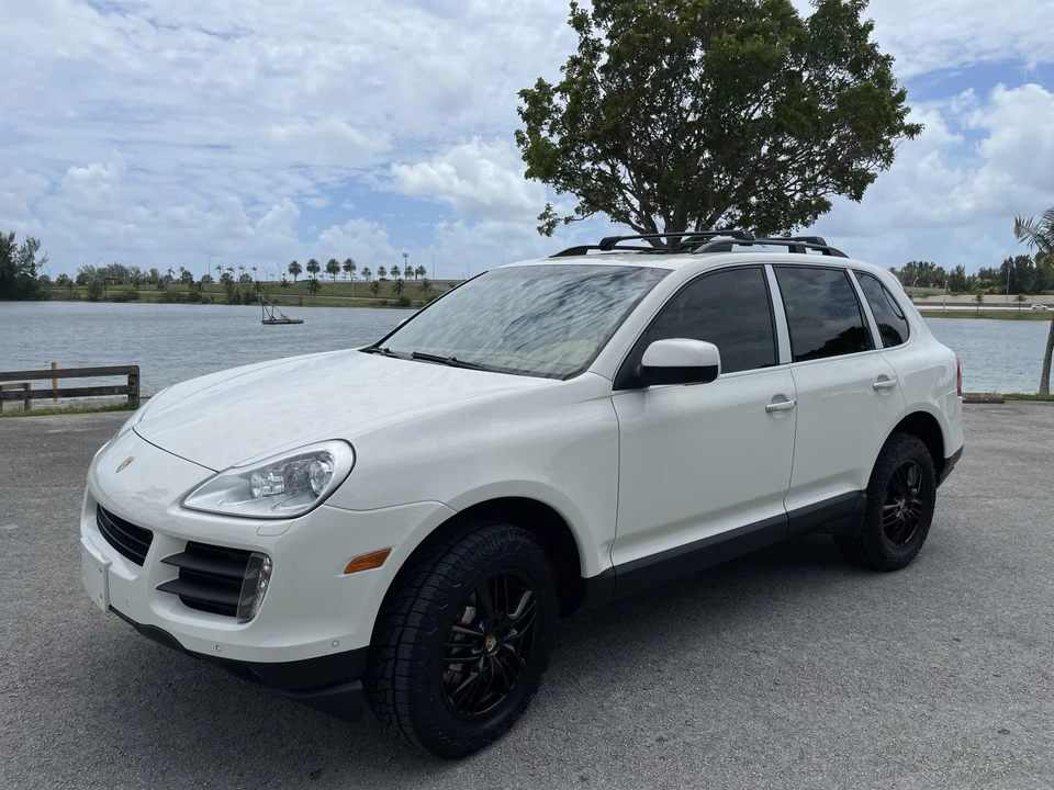 2010 Porsche 955/957 Cayenne S - Image 8 of 31