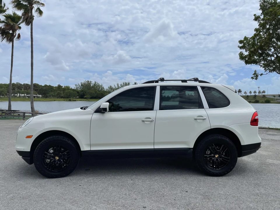 2010 Porsche 955/957 Cayenne S - Image 10 of 31