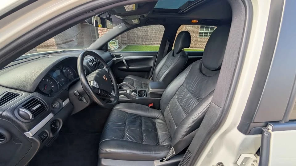 2010 Porsche Cayenne - Image 13 of 20