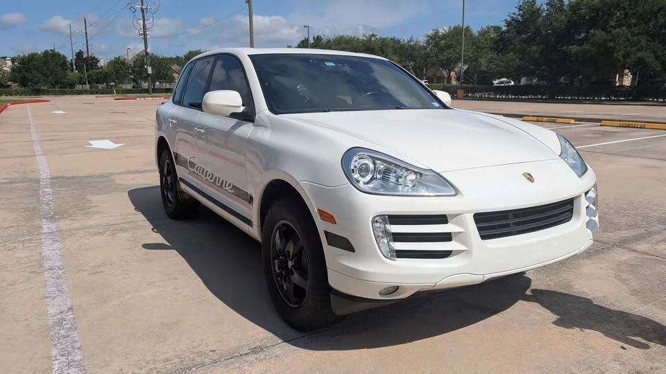 2010 Porsche Cayenne - Image 2 of 20