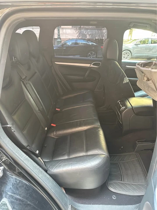 2010 Porsche Cayenne - Image 2 of 4