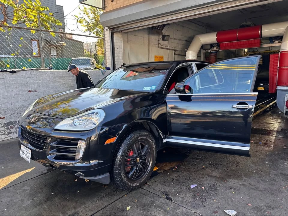2010 Porsche Cayenne - Image 3 of 4