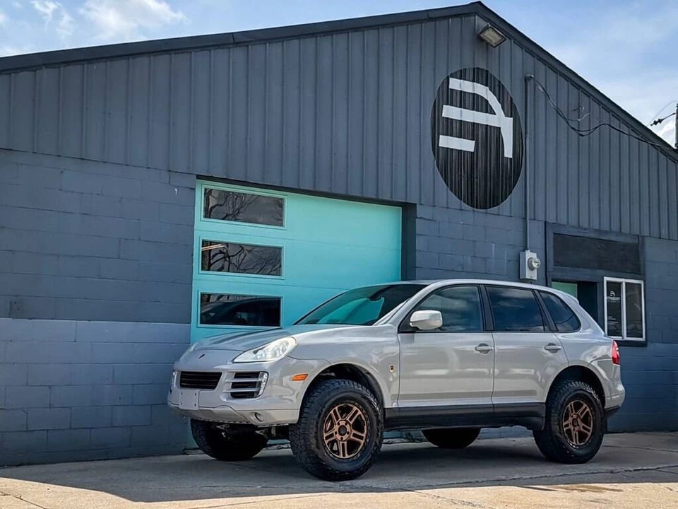 2010 Porsche 955/957 Cayenne - Image 2 of 31