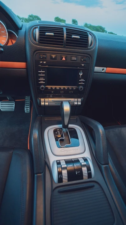 2010 Porsche 955/957 Cayenne S - Image 12 of 26