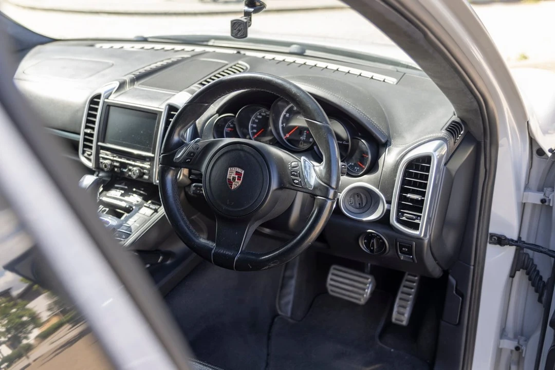 2010 Porsche Cayenne - Image 2 of 30