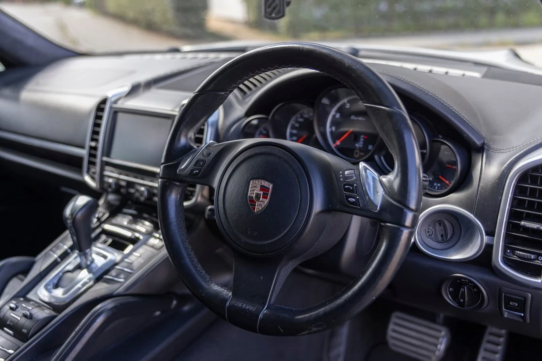 2010 Porsche Cayenne - Image 18 of 30