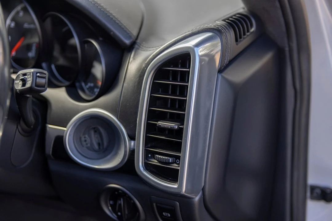 2010 Porsche Cayenne - Image 10 of 30