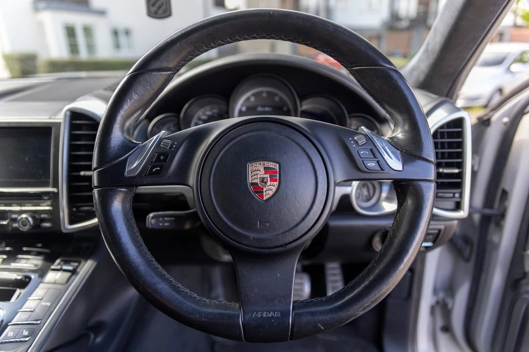 2010 Porsche Cayenne - Image 26 of 30