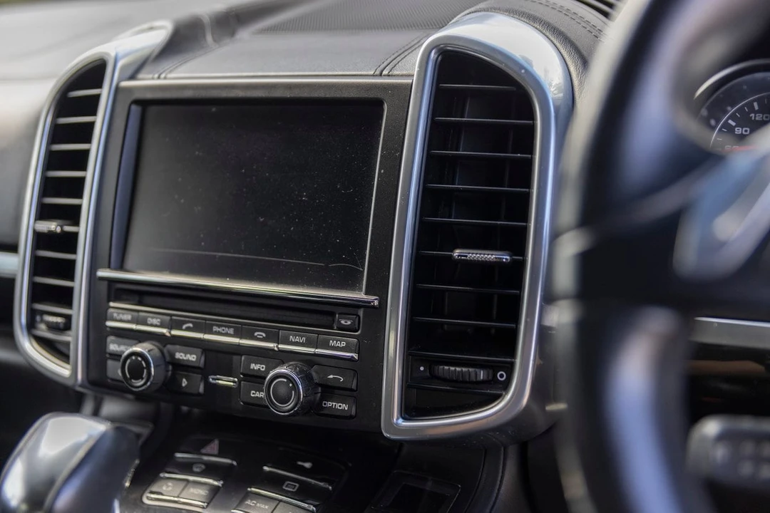 2010 Porsche Cayenne - Image 22 of 30