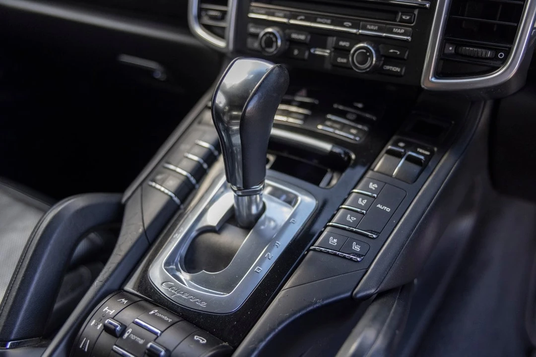 2010 Porsche Cayenne - Image 24 of 30
