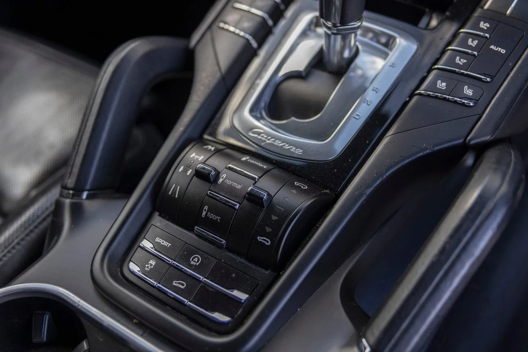 2010 Porsche Cayenne - Image 28 of 30