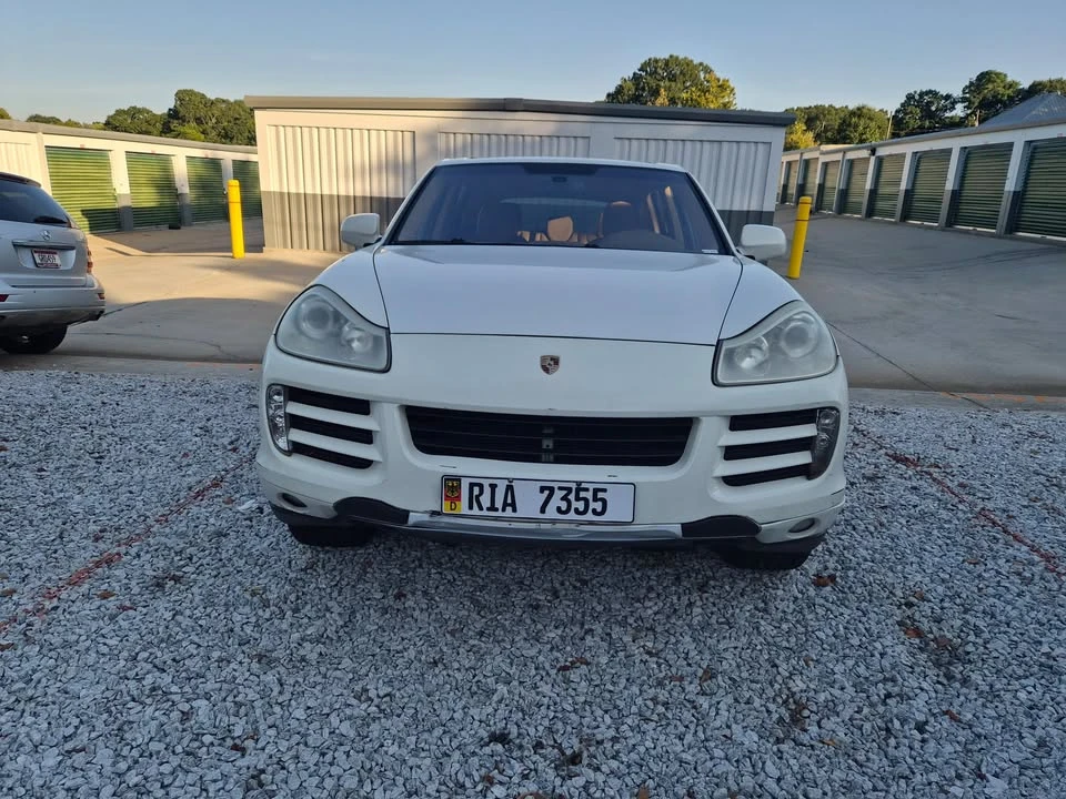 2010 Porsche 955/957 Cayenne - Image 2 of 17