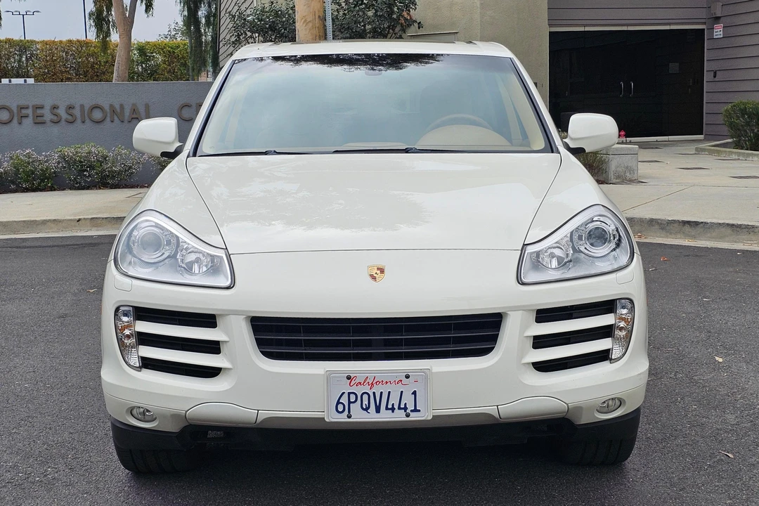 2010 Porsche 955/957 Cayenne - Image 2 of 31