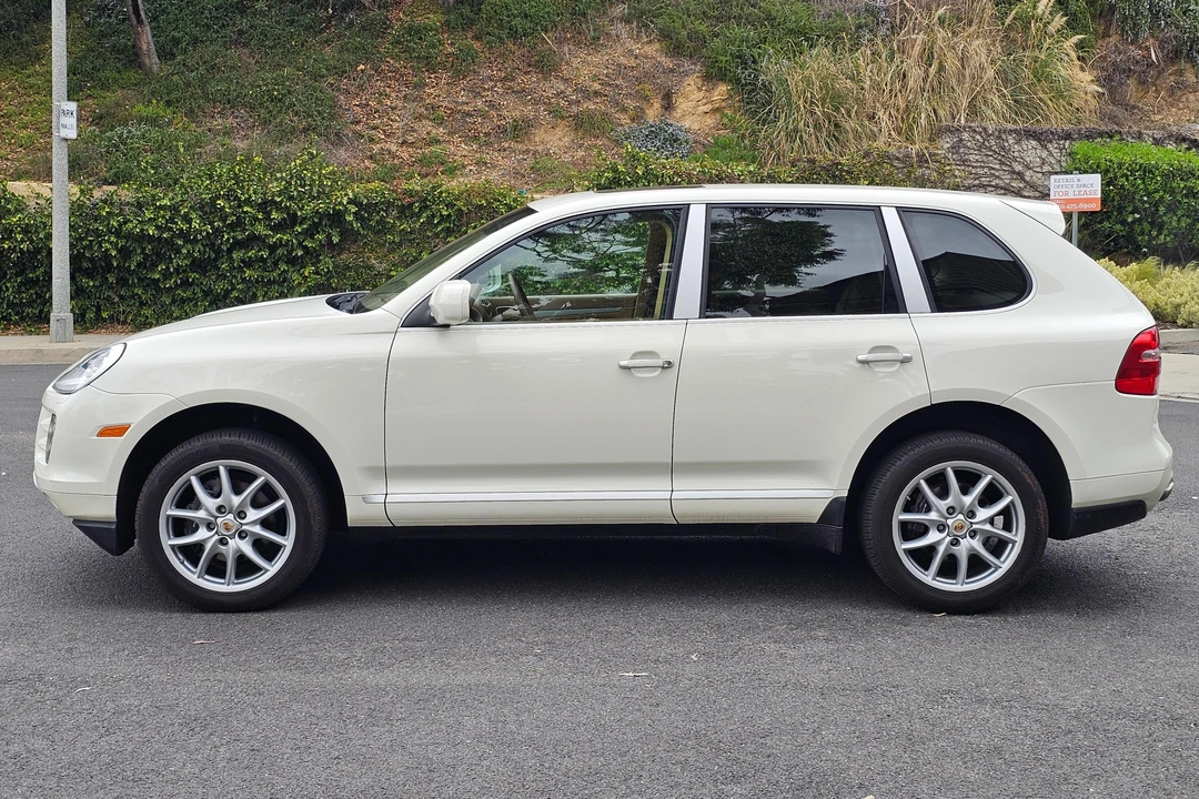 2010 Porsche 955/957 Cayenne - Image 3 of 31