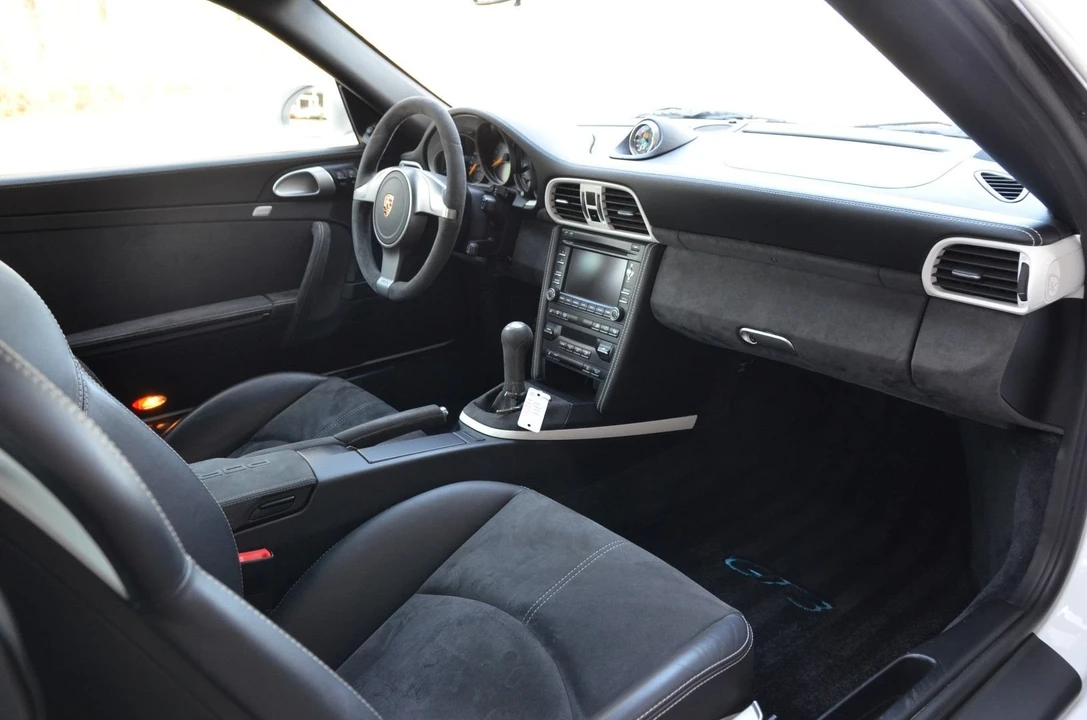 2010 Porsche 997 GT3 - Image 5 of 5