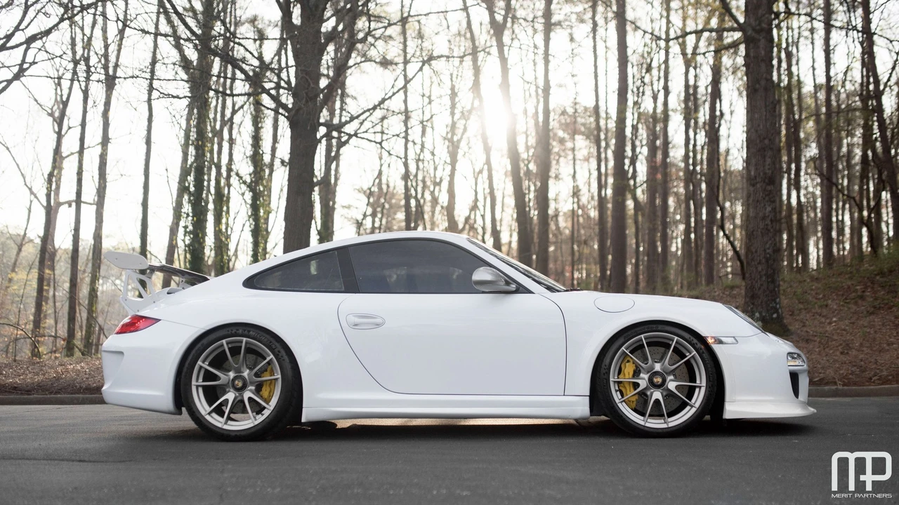 2010 Porsche 997 GT3 RS - Image 3 of 31
