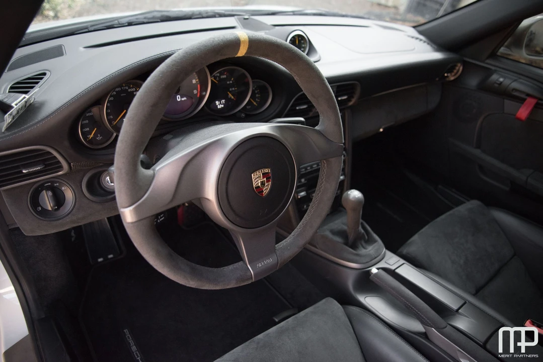2010 Porsche 997 GT3 RS - Image 24 of 31