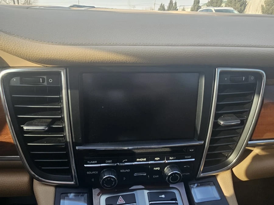 2010 Porsche 970 Panamera 4S - Image 6 of 12