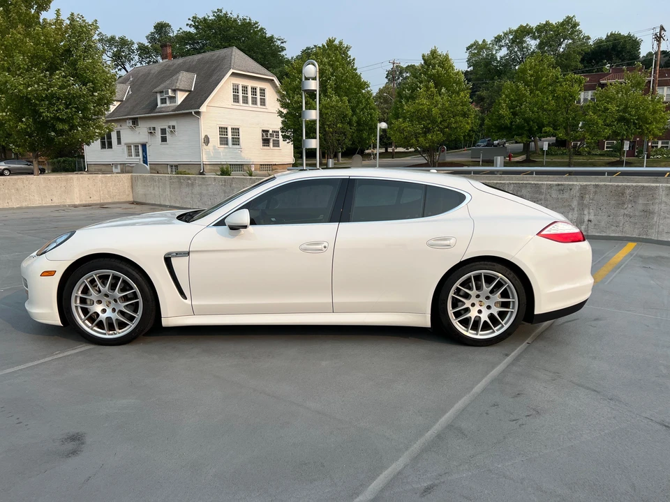 2010 Porsche 970 Panamera 4S - Image 14 of 31